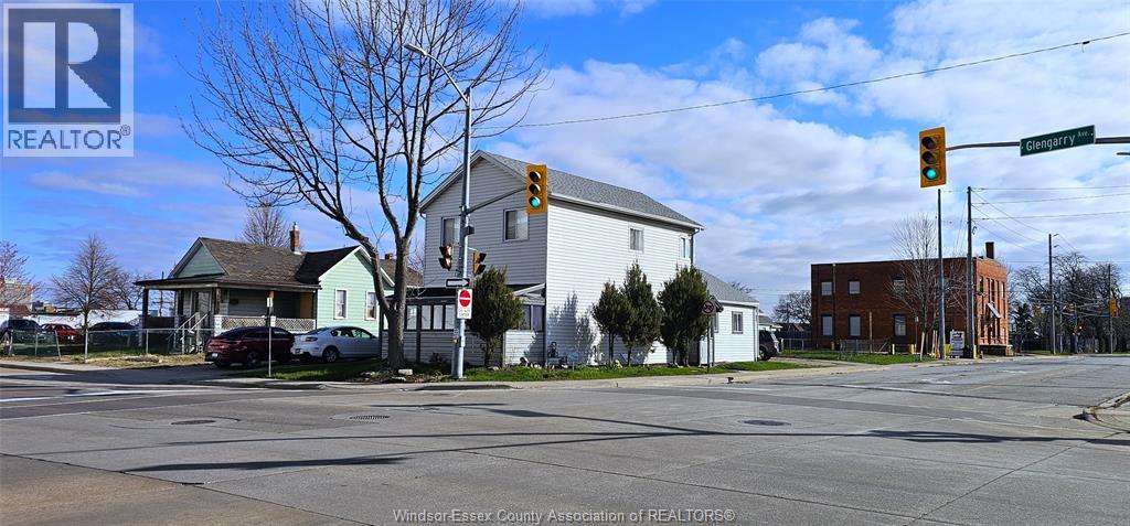 194 GLENGARRY AVENUE - 1