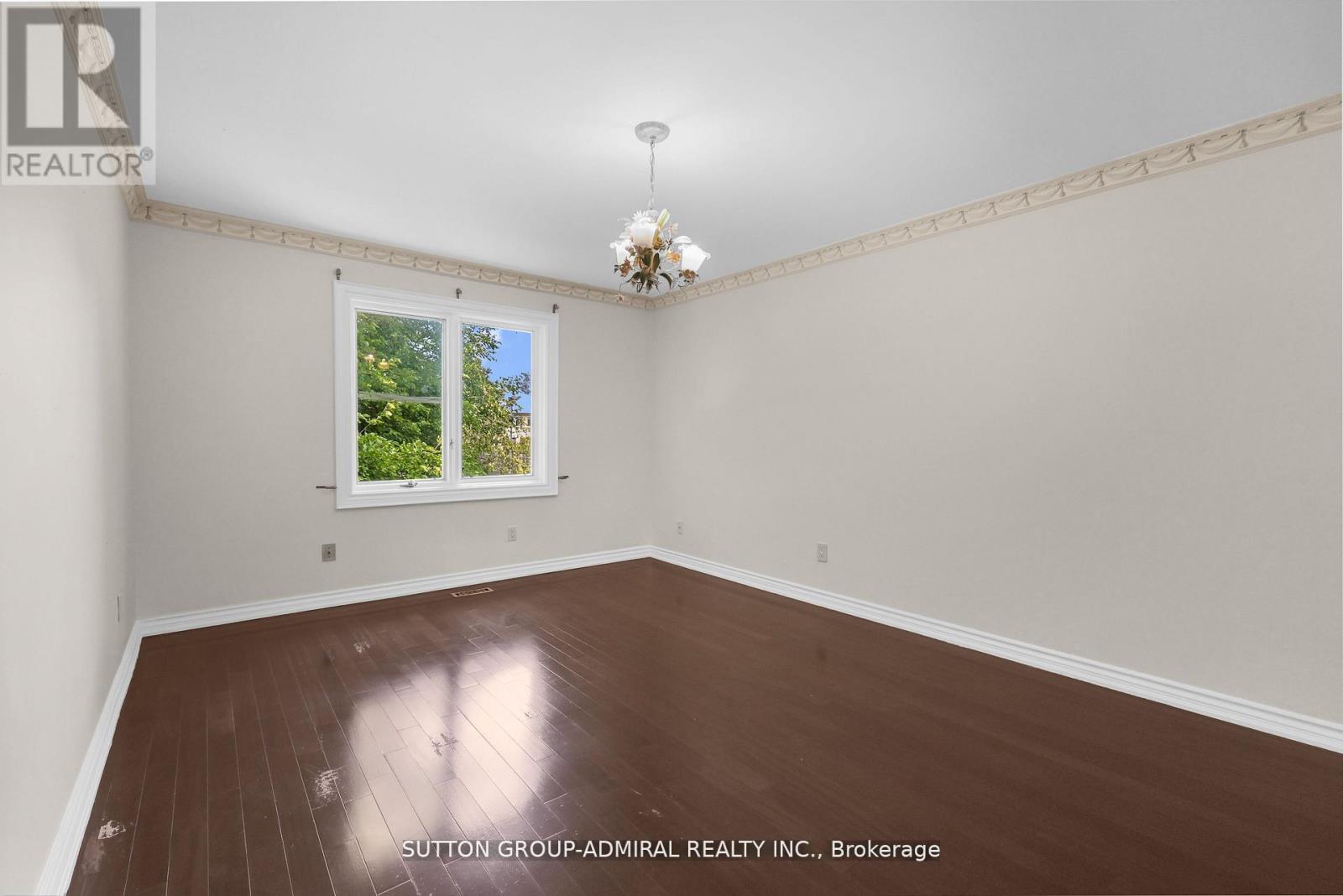 48 BERKINDALE DRIVE - 22