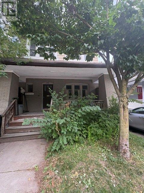 Photo of 370 Spadina Road