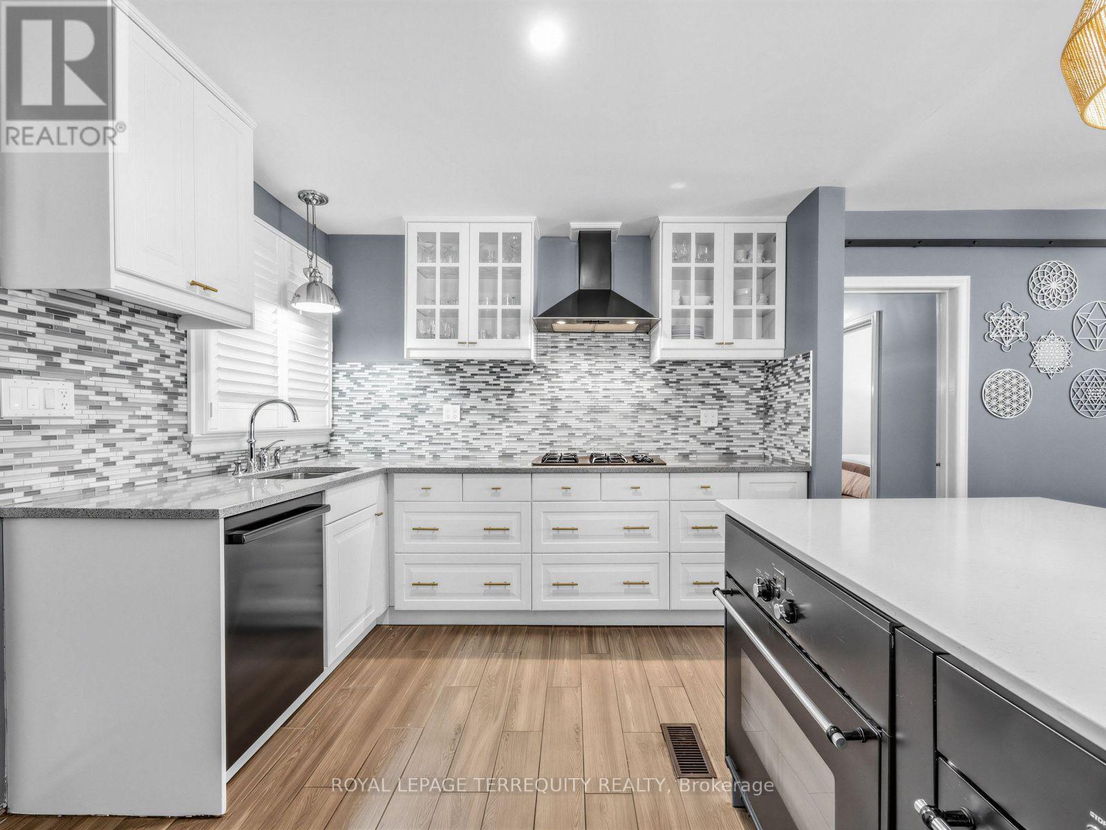 29 SEDGEWICK CRESCENT - 16