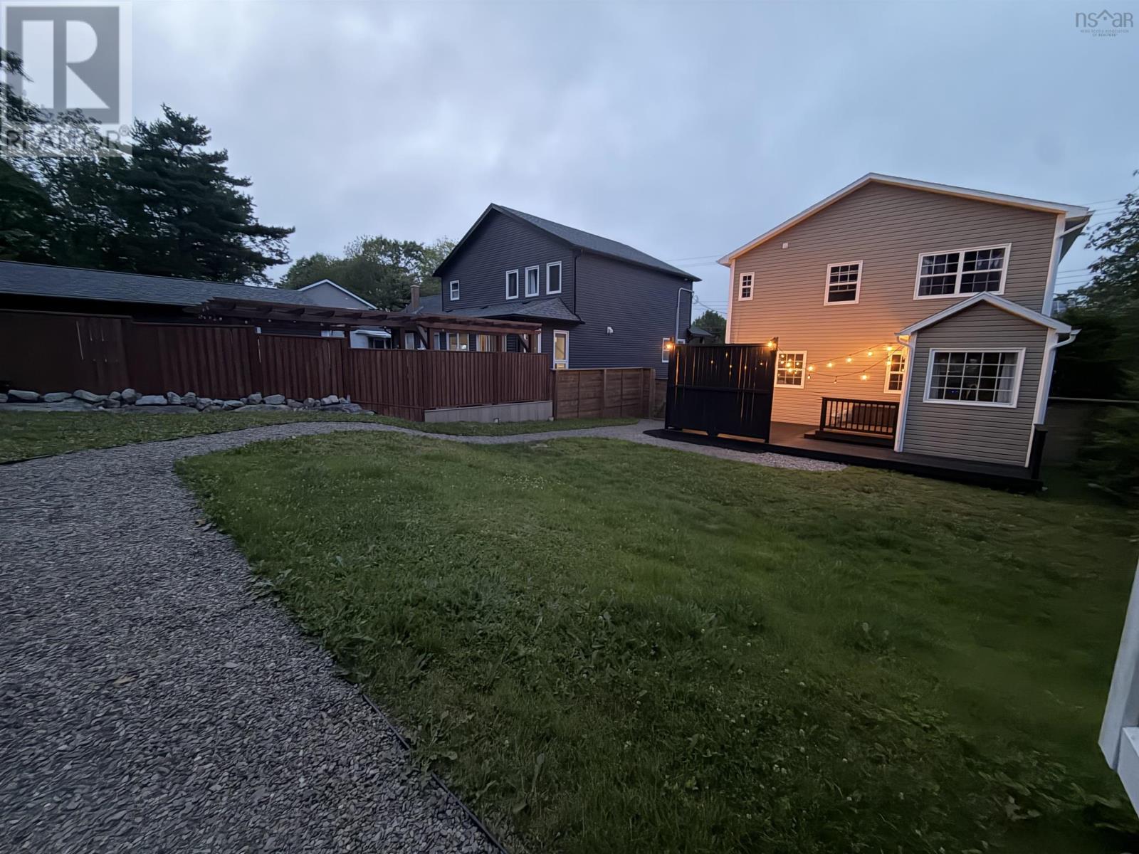 31 St. Michaels Avenue - 42
