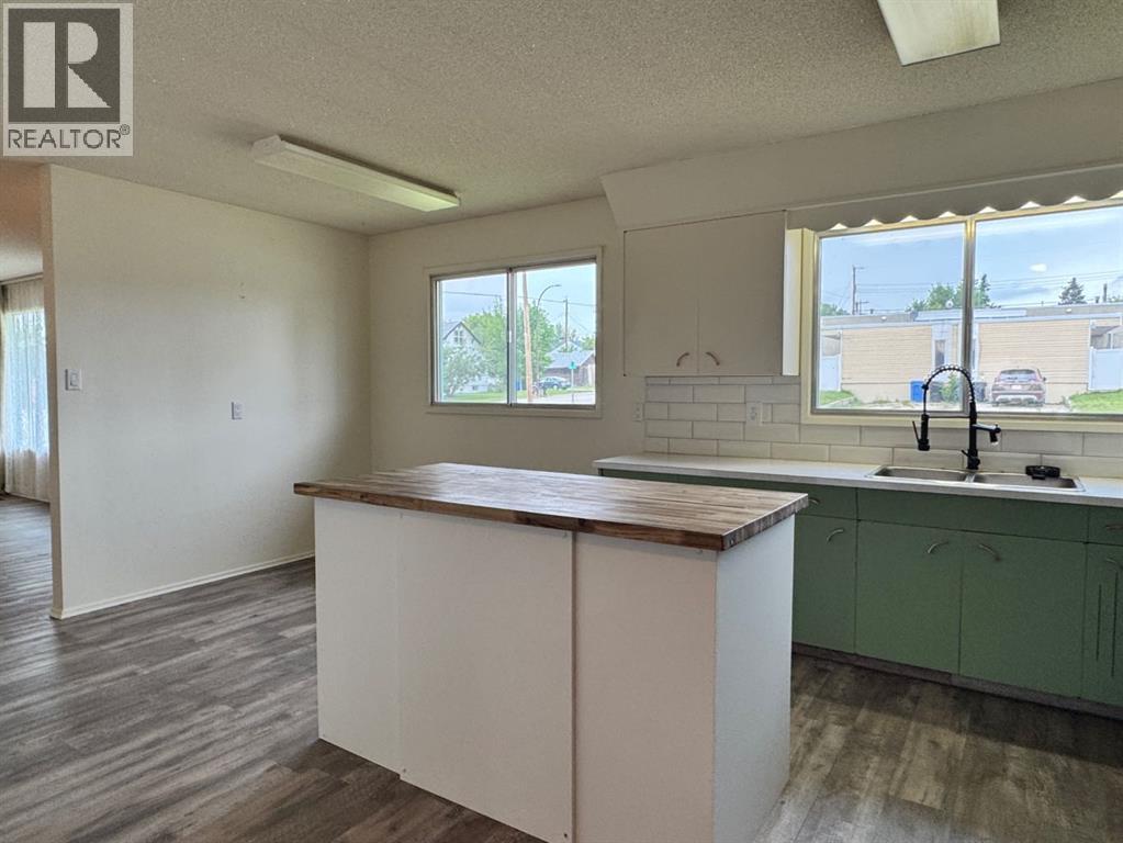 10713 105 Avenue - 4