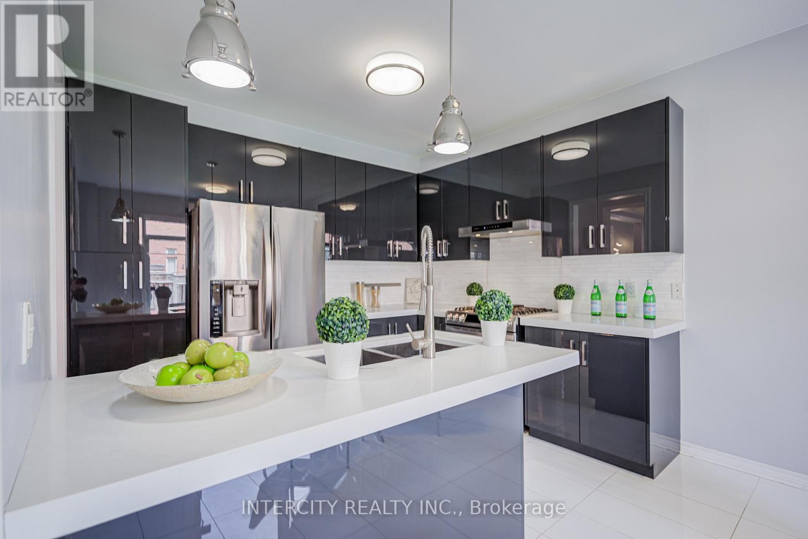 86 PRINCESS DIANA DRIVE - 23