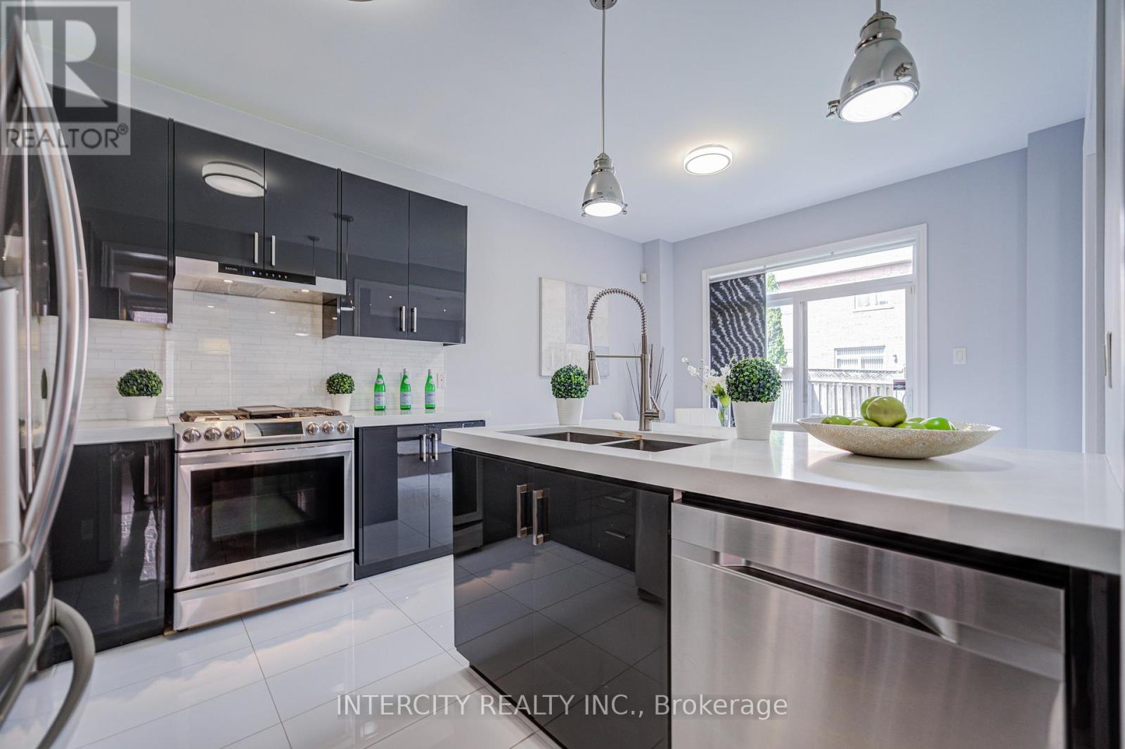 86 PRINCESS DIANA DRIVE - Image 25