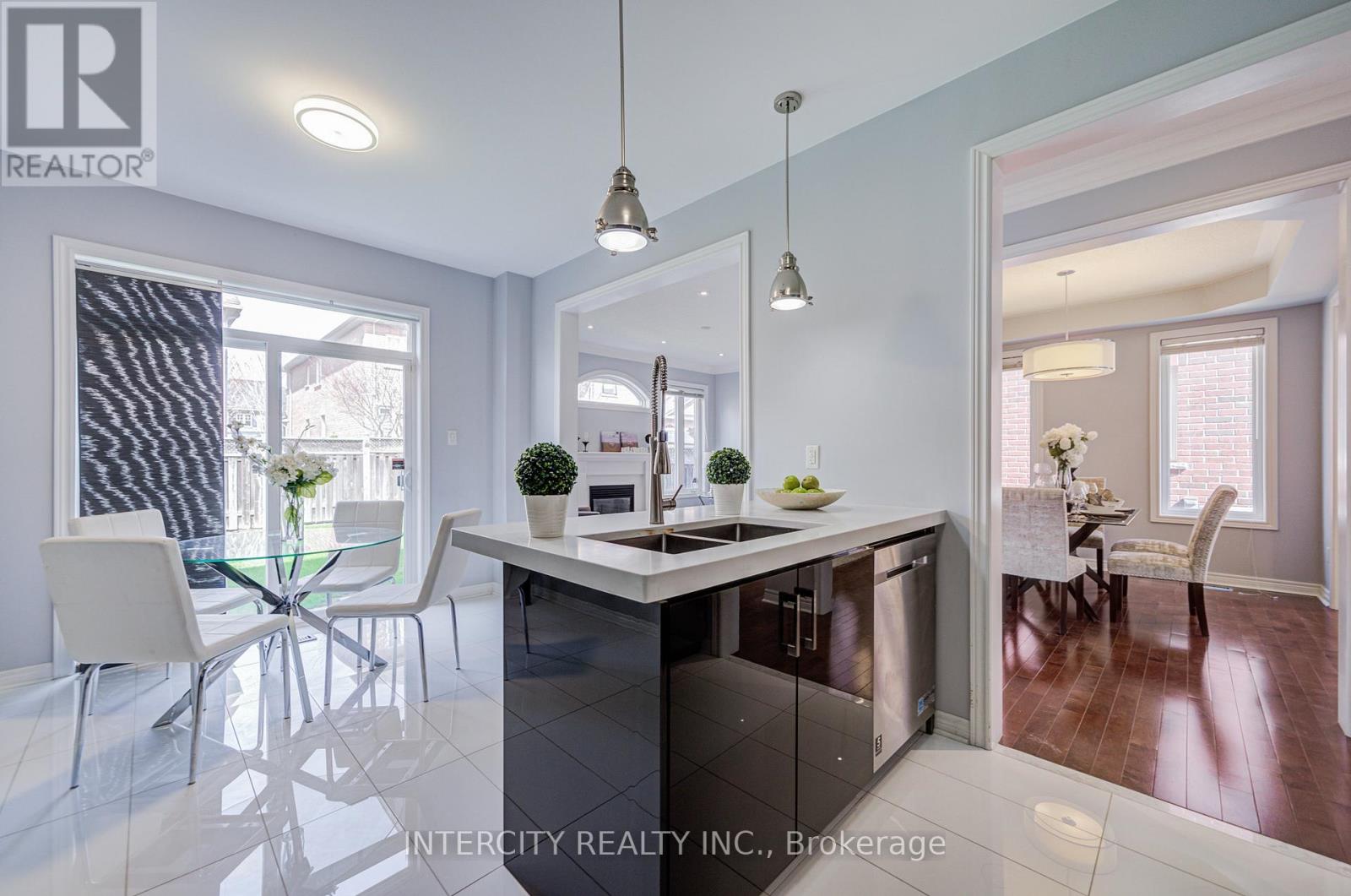 86 PRINCESS DIANA DRIVE - 27