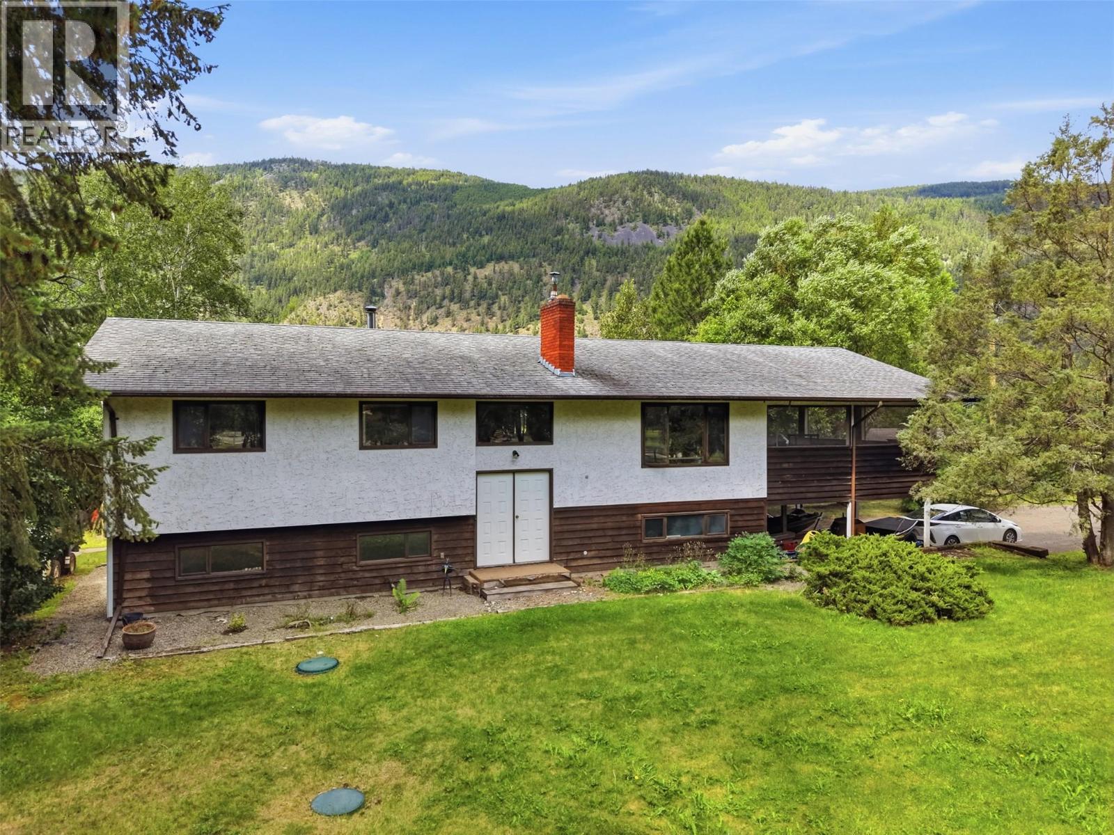 216 MCLURE FERRY Road, Kamloops — photo 2