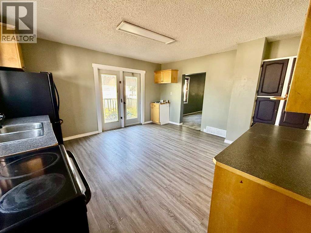 5228 48 Street - Image 9