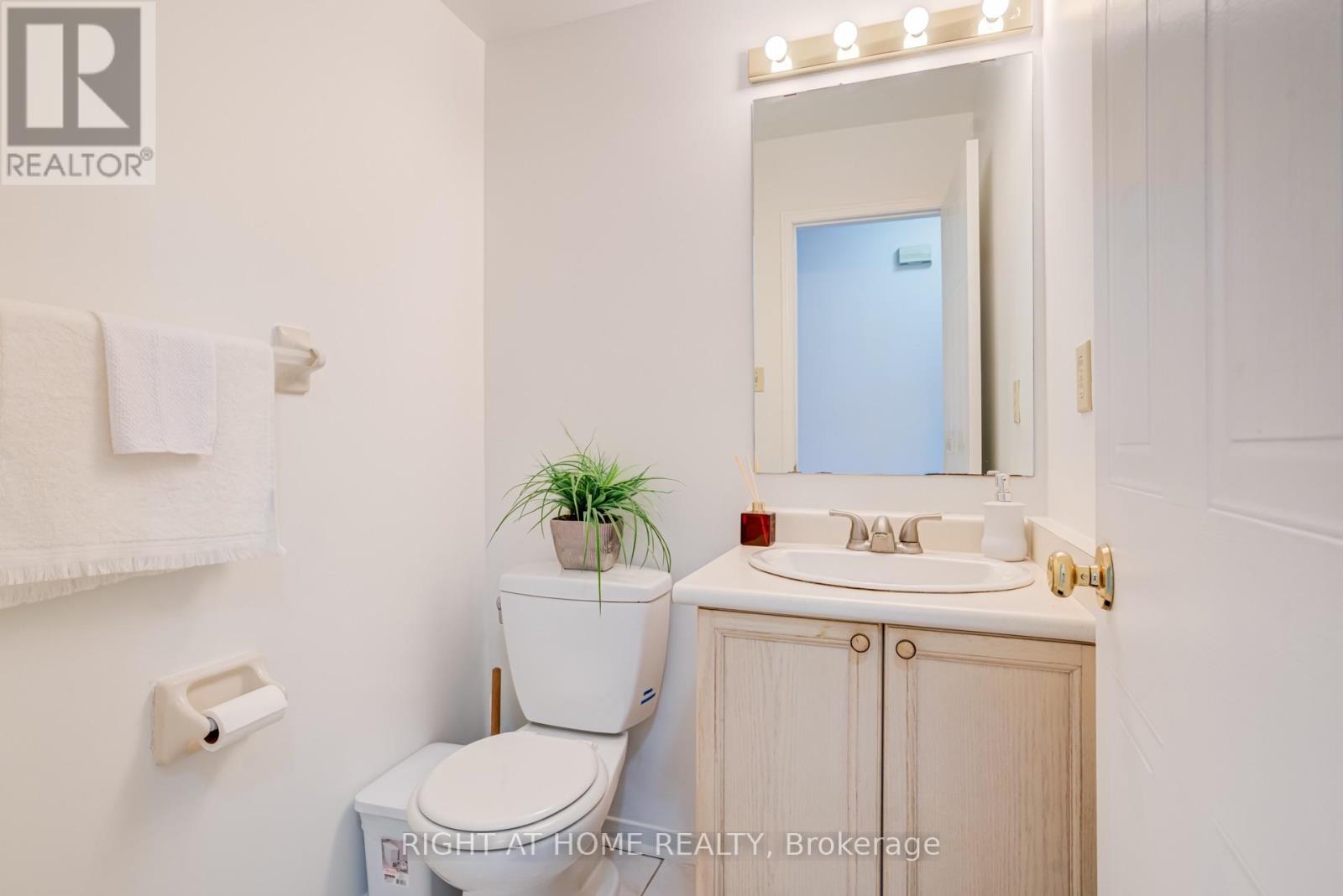 #163 302 COLLEGE AVENUE W - 10