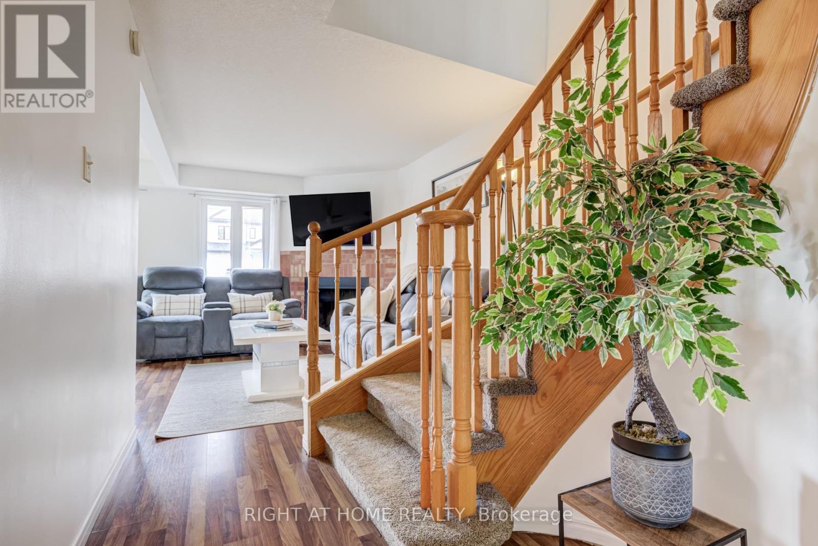 #163 302 COLLEGE AVENUE W - 11