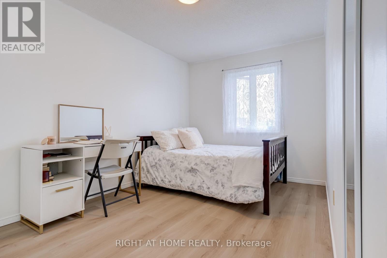 #163 302 COLLEGE AVENUE W - 14