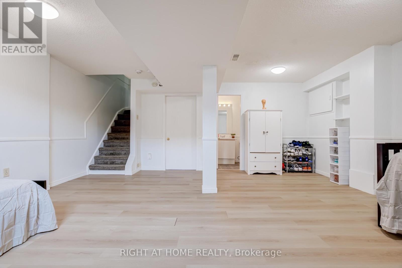 #163 302 COLLEGE AVENUE W - 20