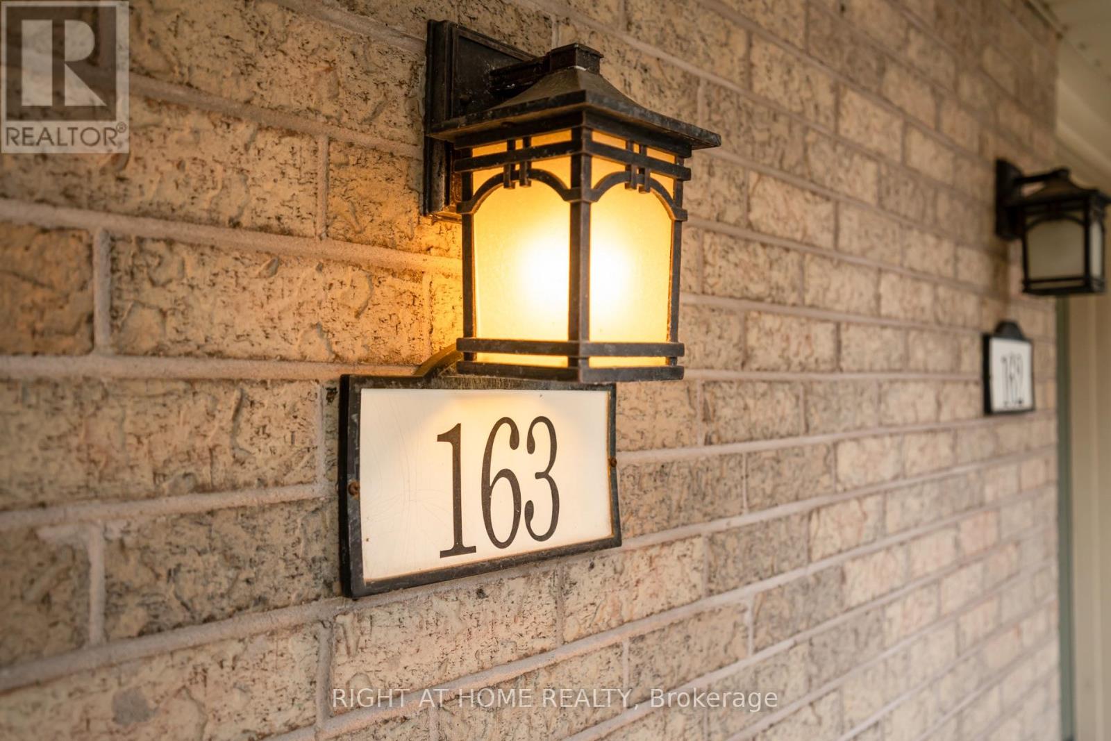 #163 302 COLLEGE AVENUE W - 3