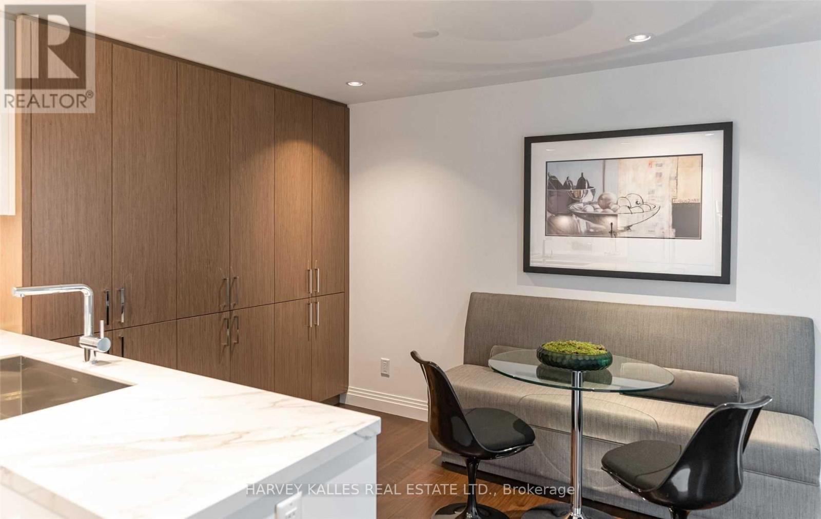#320 1 BENVENUTO PLACE - 12