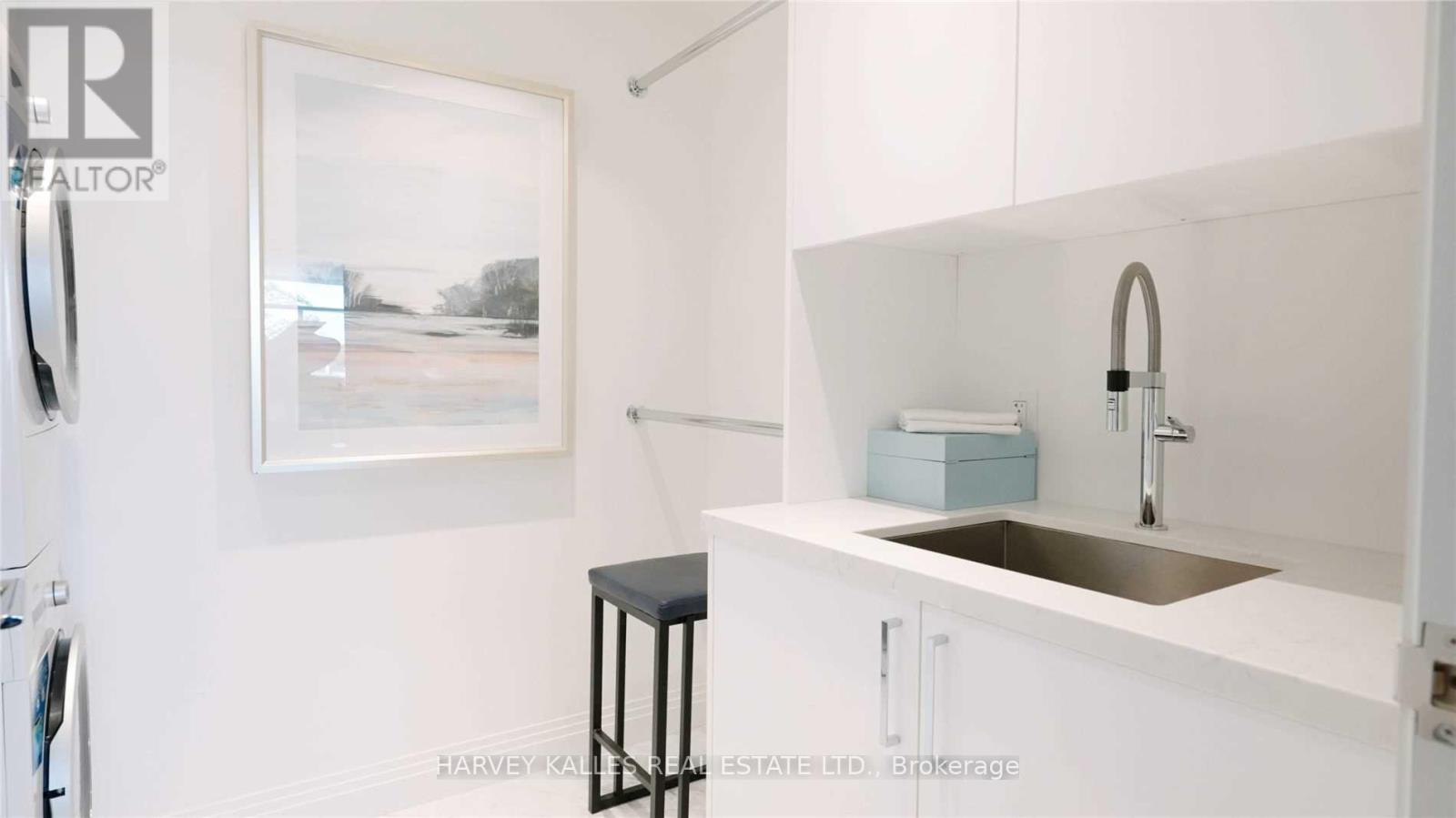 #320 1 BENVENUTO PLACE - Image 26