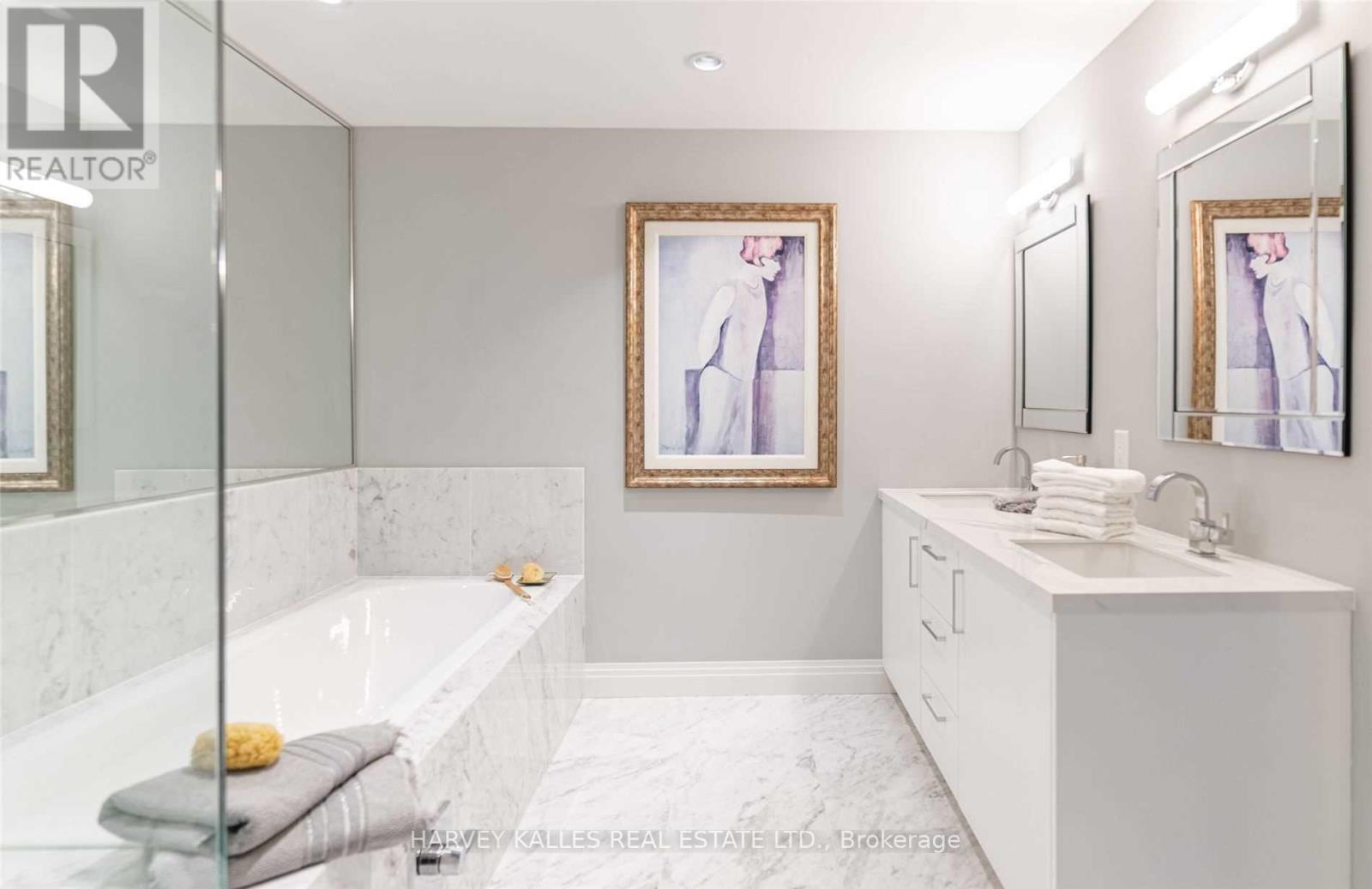 #320 1 BENVENUTO PLACE - 24