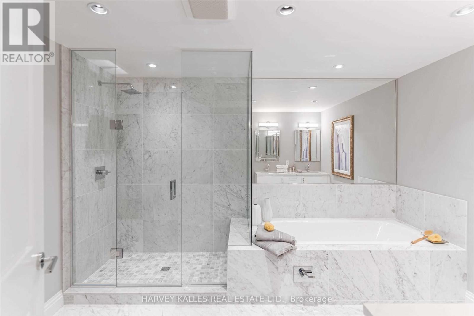 #320 1 BENVENUTO PLACE - 25
