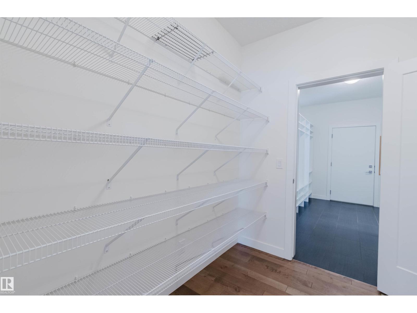 1504 AINSLIE PL SW - 23