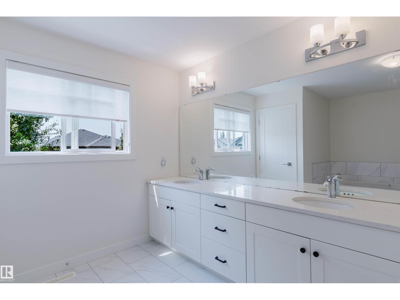 1504 AINSLIE PL SW - 38
