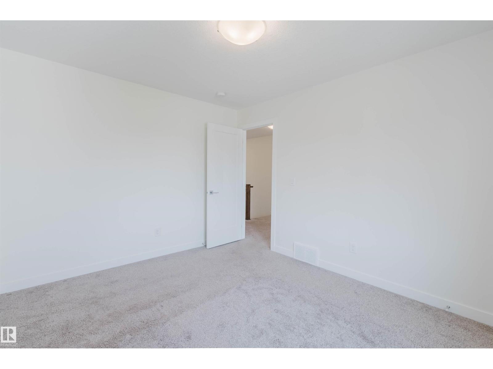 1504 AINSLIE PL SW - 42