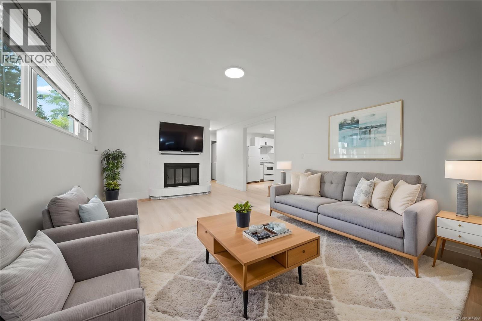 5188 Maureen Way - Image 3