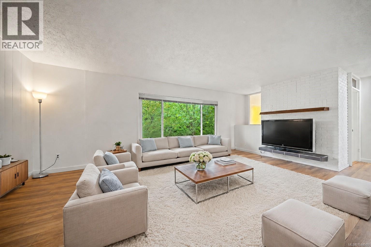 5188 Maureen Way - Image 4