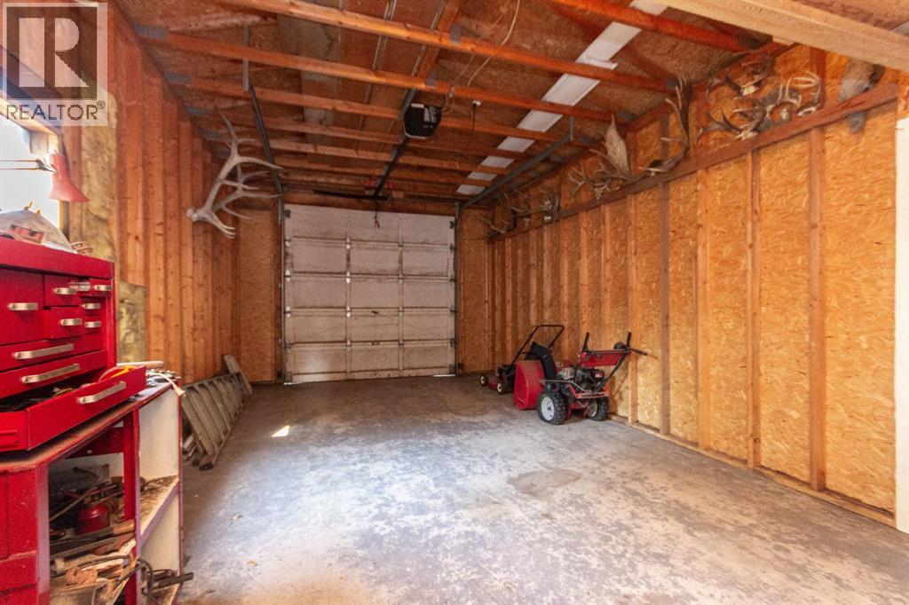 1910 26 Avenue - Image 35