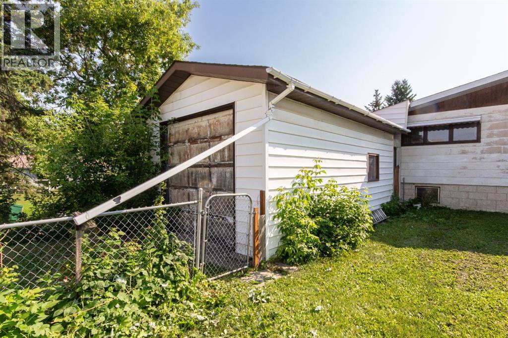 1910 26 Avenue - Image 39