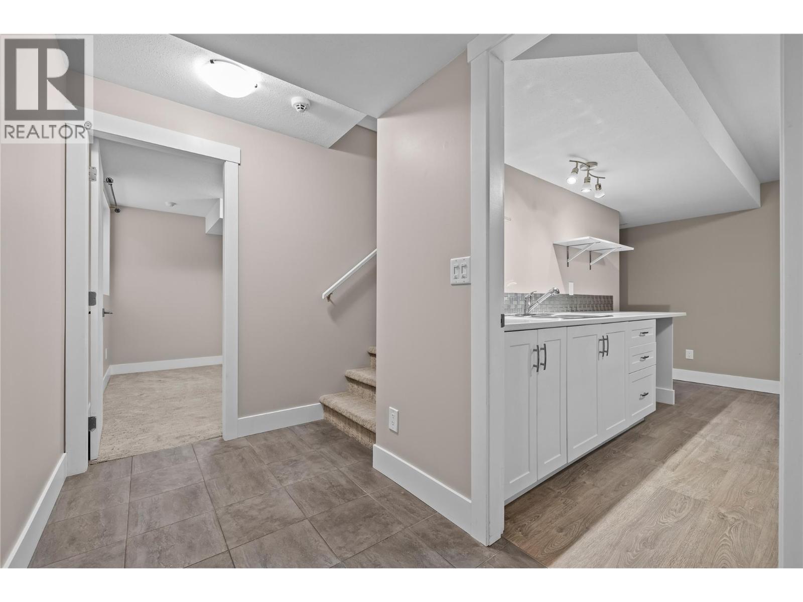827 Juniper Road - 32