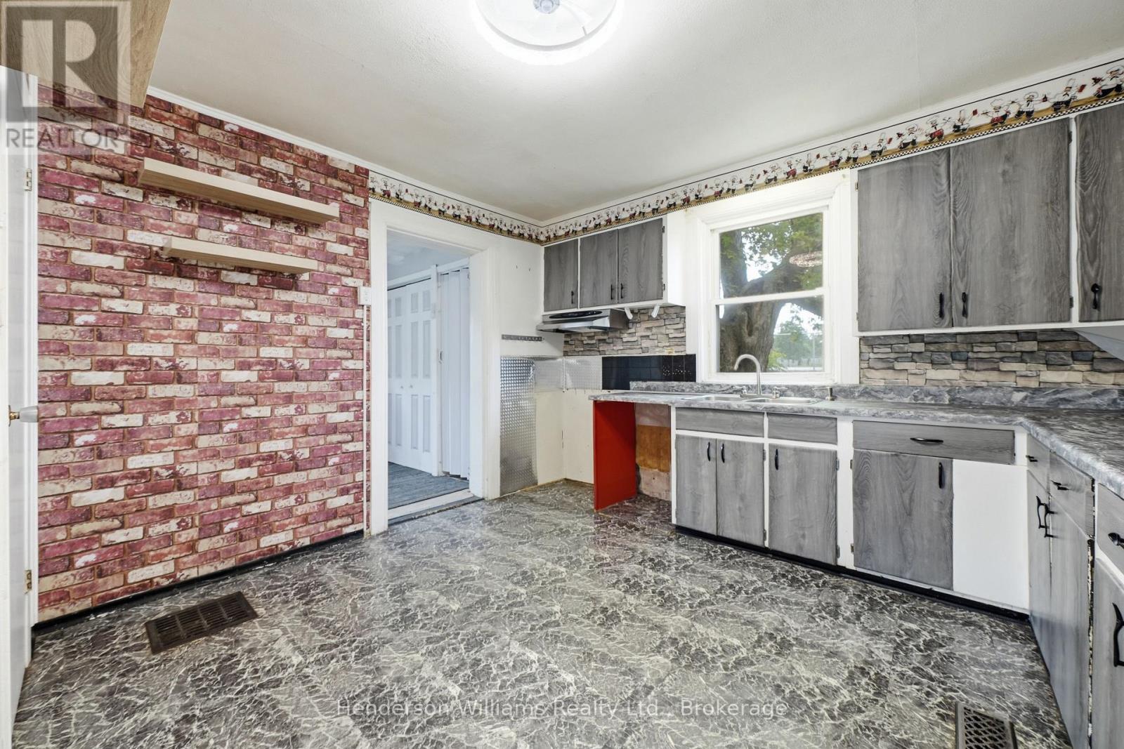 105 PINE STREET - 8