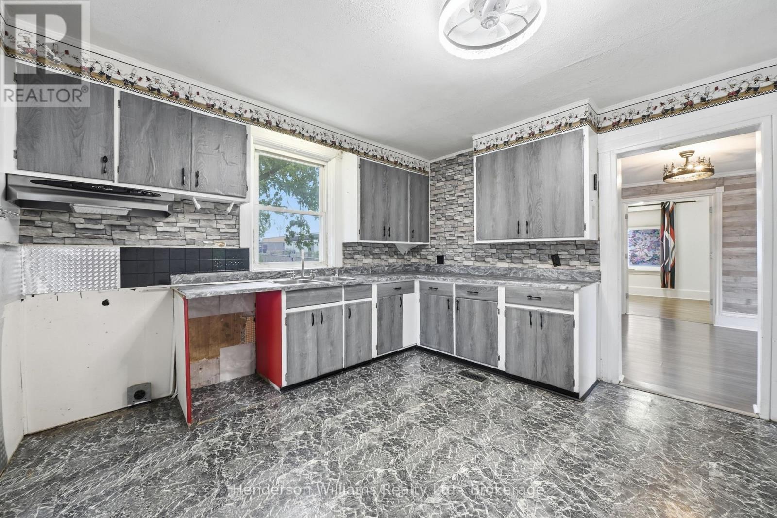 105 PINE STREET - Image 9