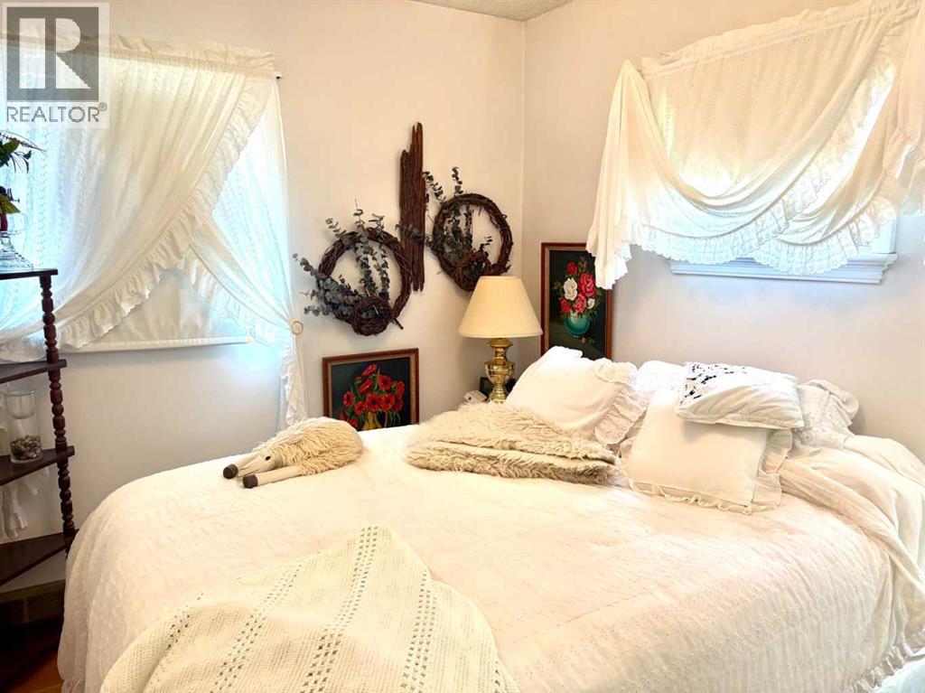 4811 52 Street - 8