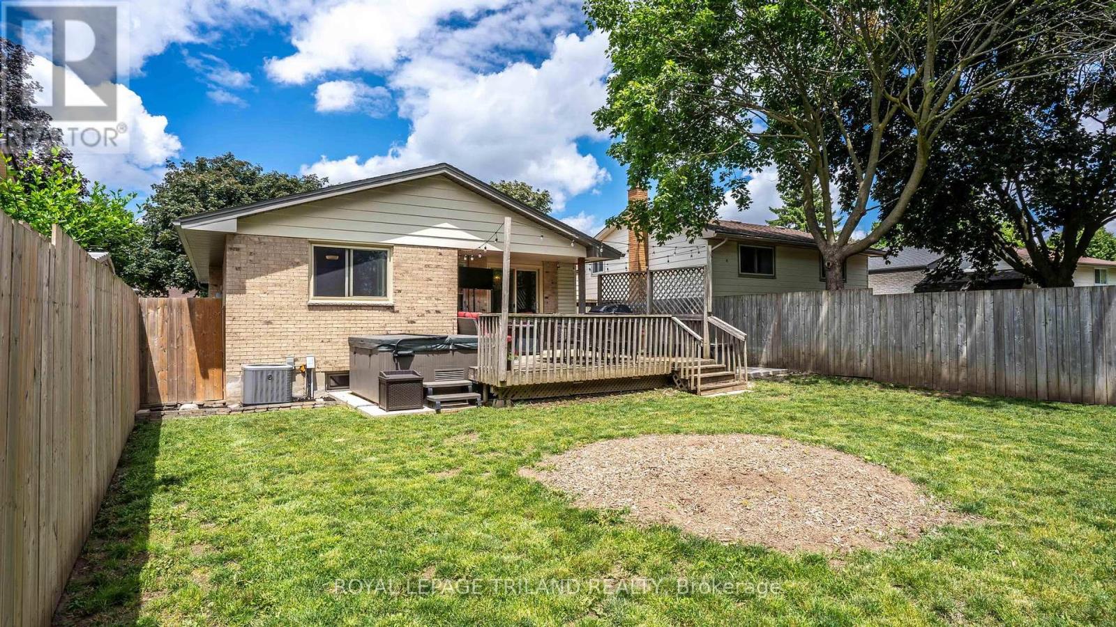 27 PATIENCE CRESCENT - 38