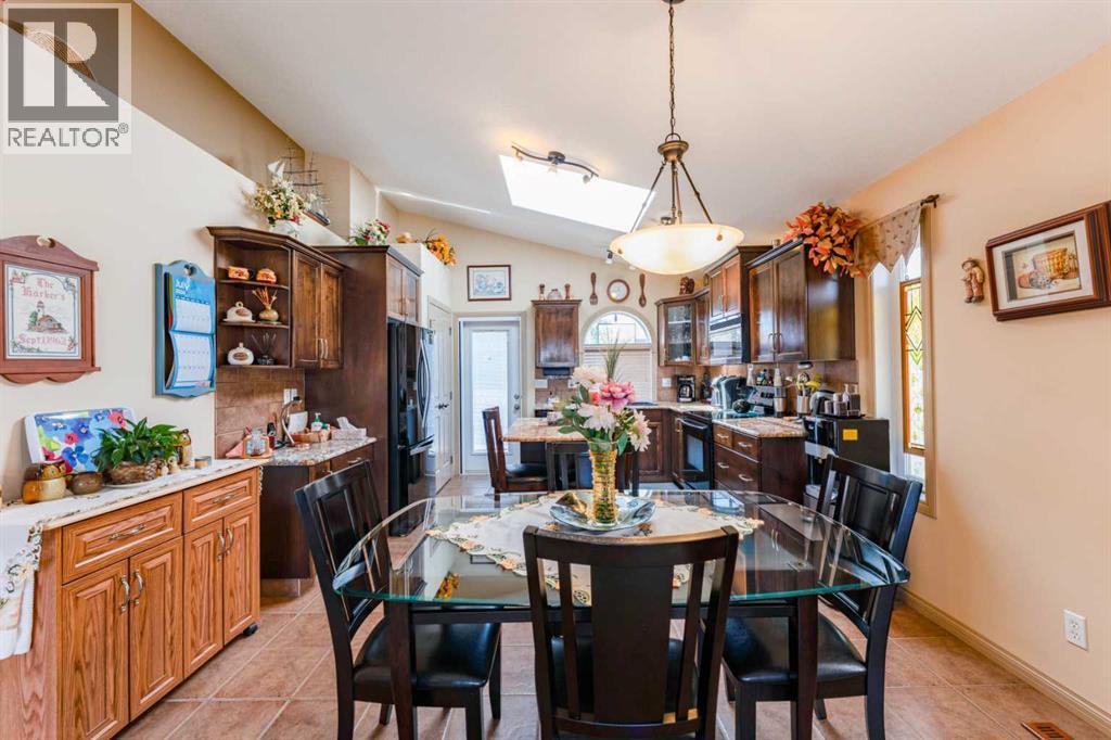 414 Gateway Crescent S - 8