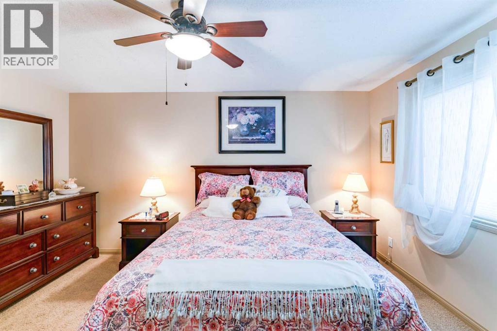414 Gateway Crescent S - 16