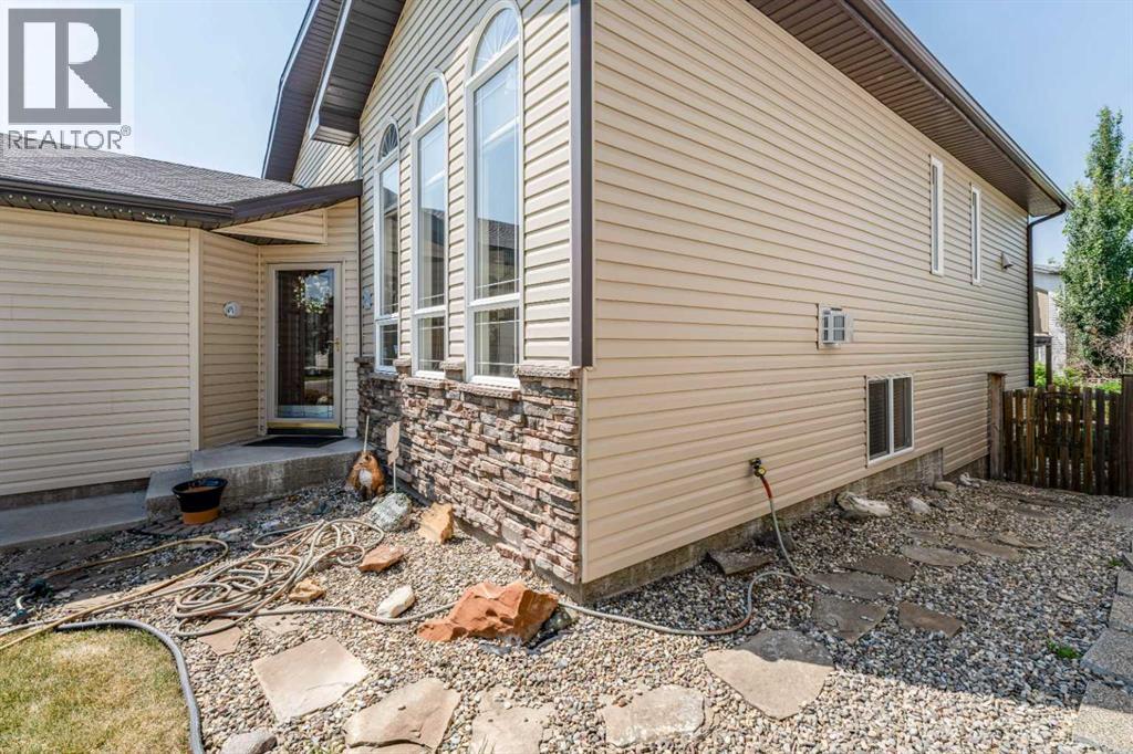 414 Gateway Crescent S - 40