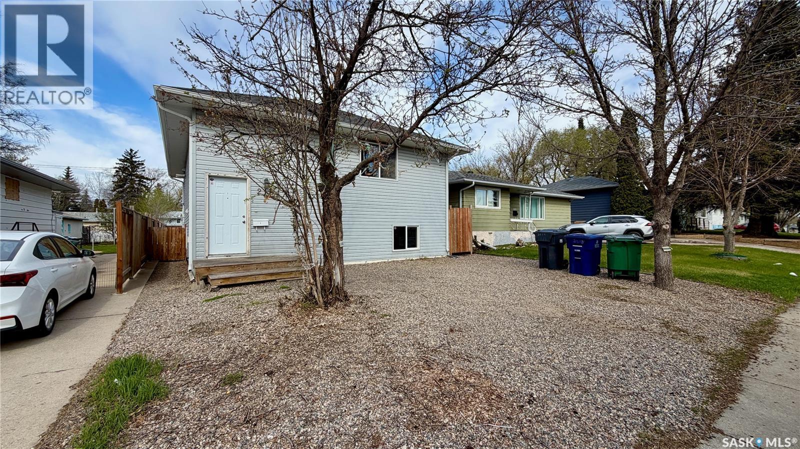 215 V AVENUE N, Saskatoon — photo 2
