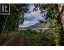 8275 East Procter Road, Procter, BC V0G1C0 Photo 6