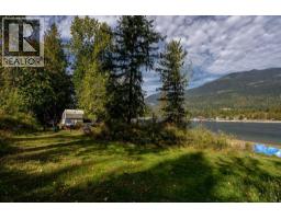 8275 East Procter Road, Procter, BC V0G1C0 Photo 14