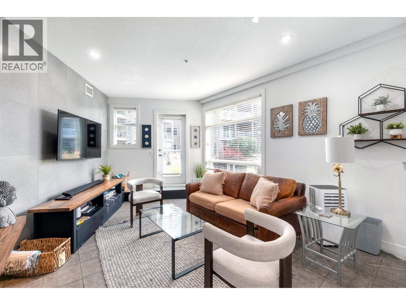 352 1088 Sunset Drive, Kelowna