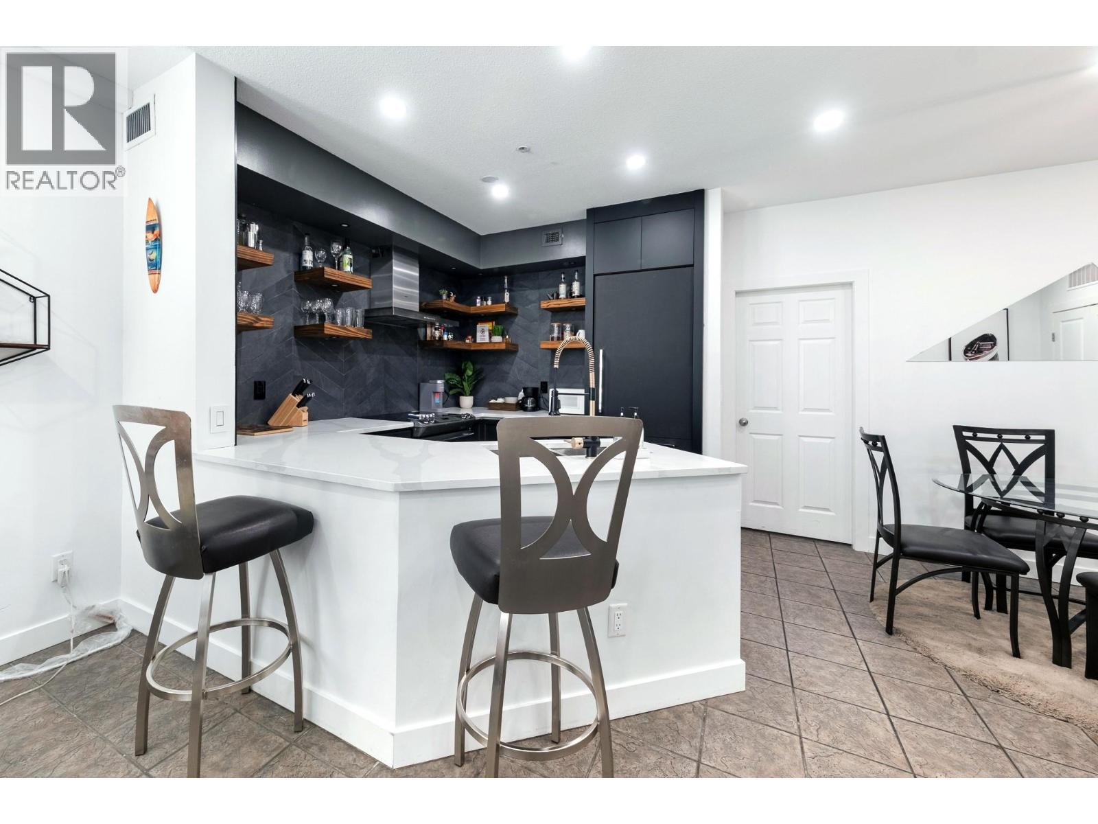 352 1088 Sunset Drive, Kelowna