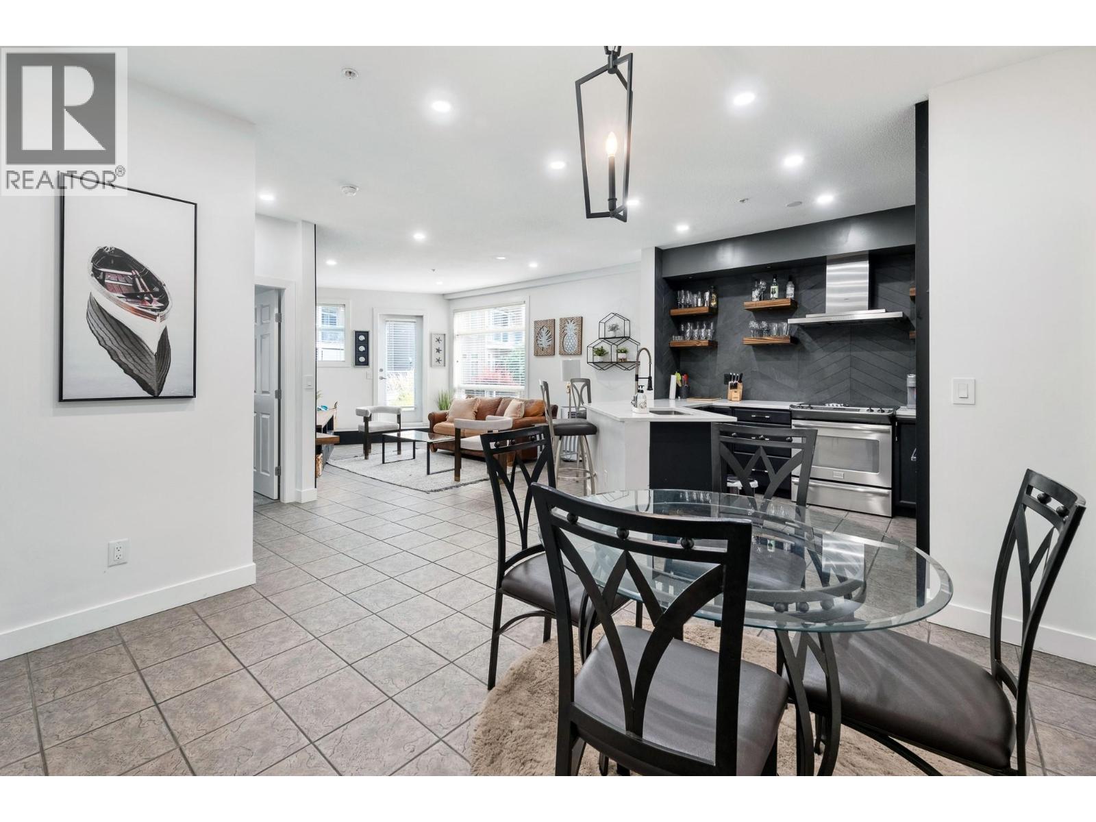 352 1088 Sunset Drive, Kelowna