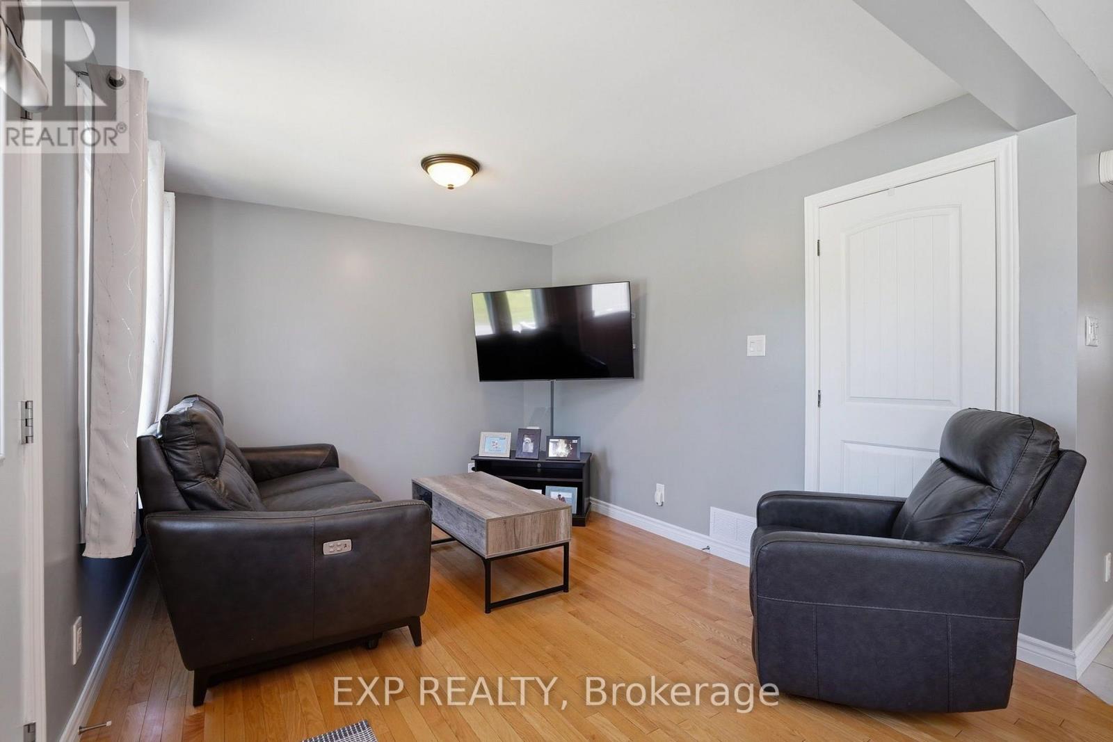 599 VICTOR STREET - 4