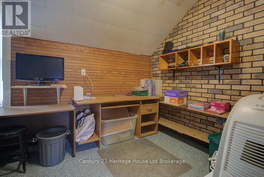 242 WONHAM STREET S - 16