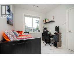 4365 Mountain Highway, North Vancouver, BC V7K2K3 Photo 13
