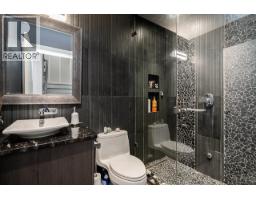 4365 Mountain Highway, North Vancouver, BC V7K2K3 Photo 29