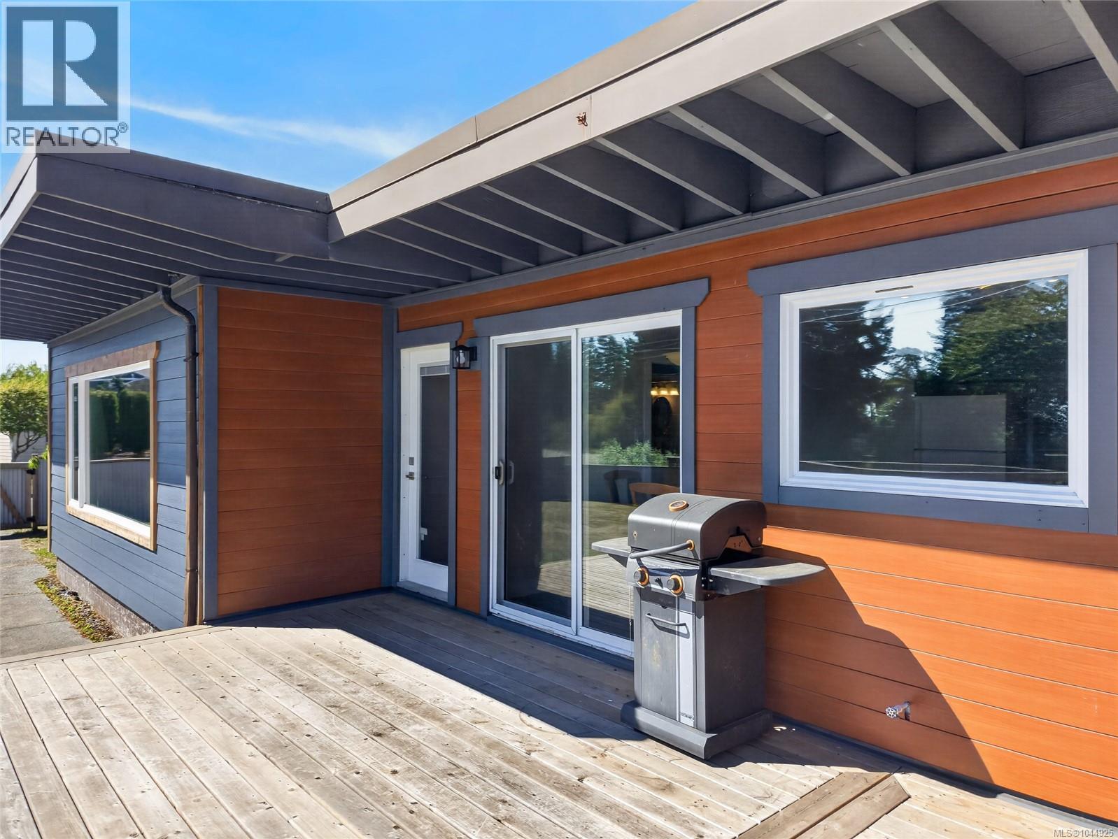 3584 Island Hwy - 12