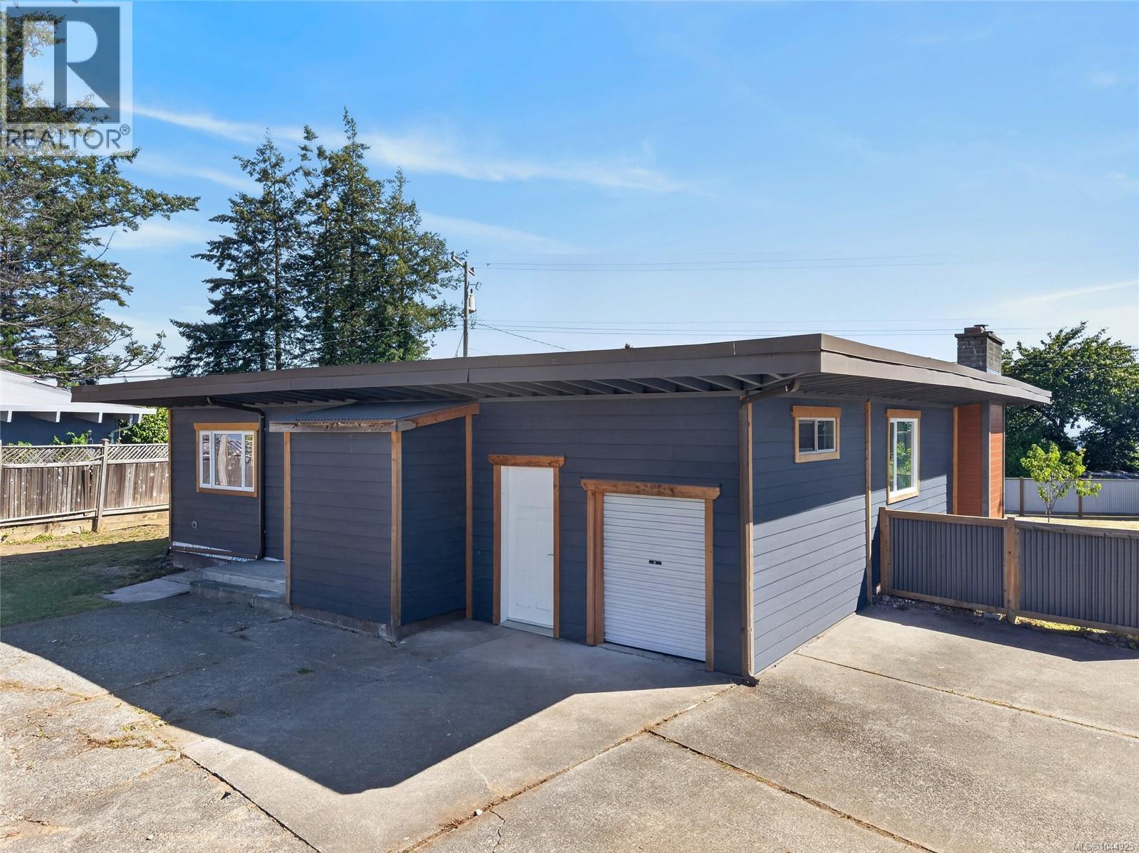 3584 Island Hwy - 21
