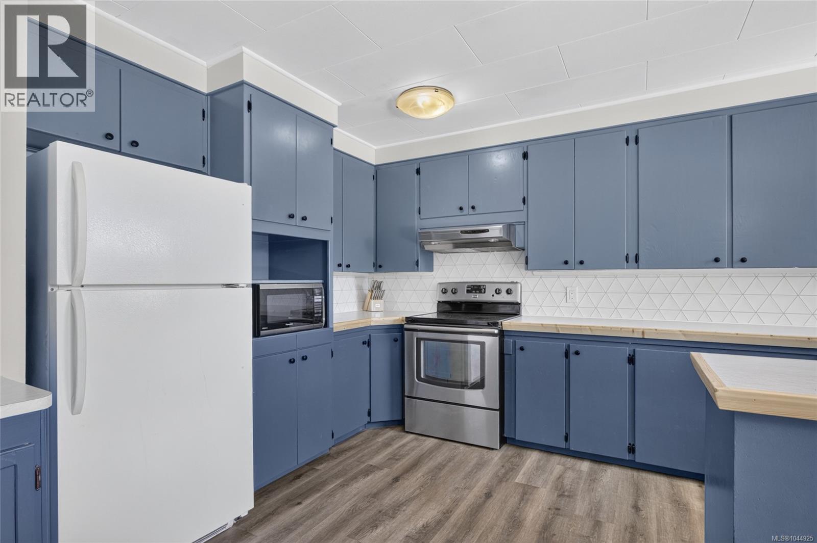 3584 Island Hwy - Image 30