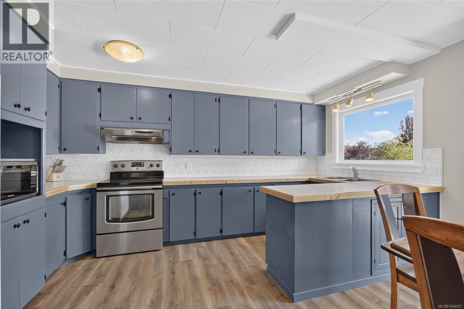 3584 Island Hwy - Image 31