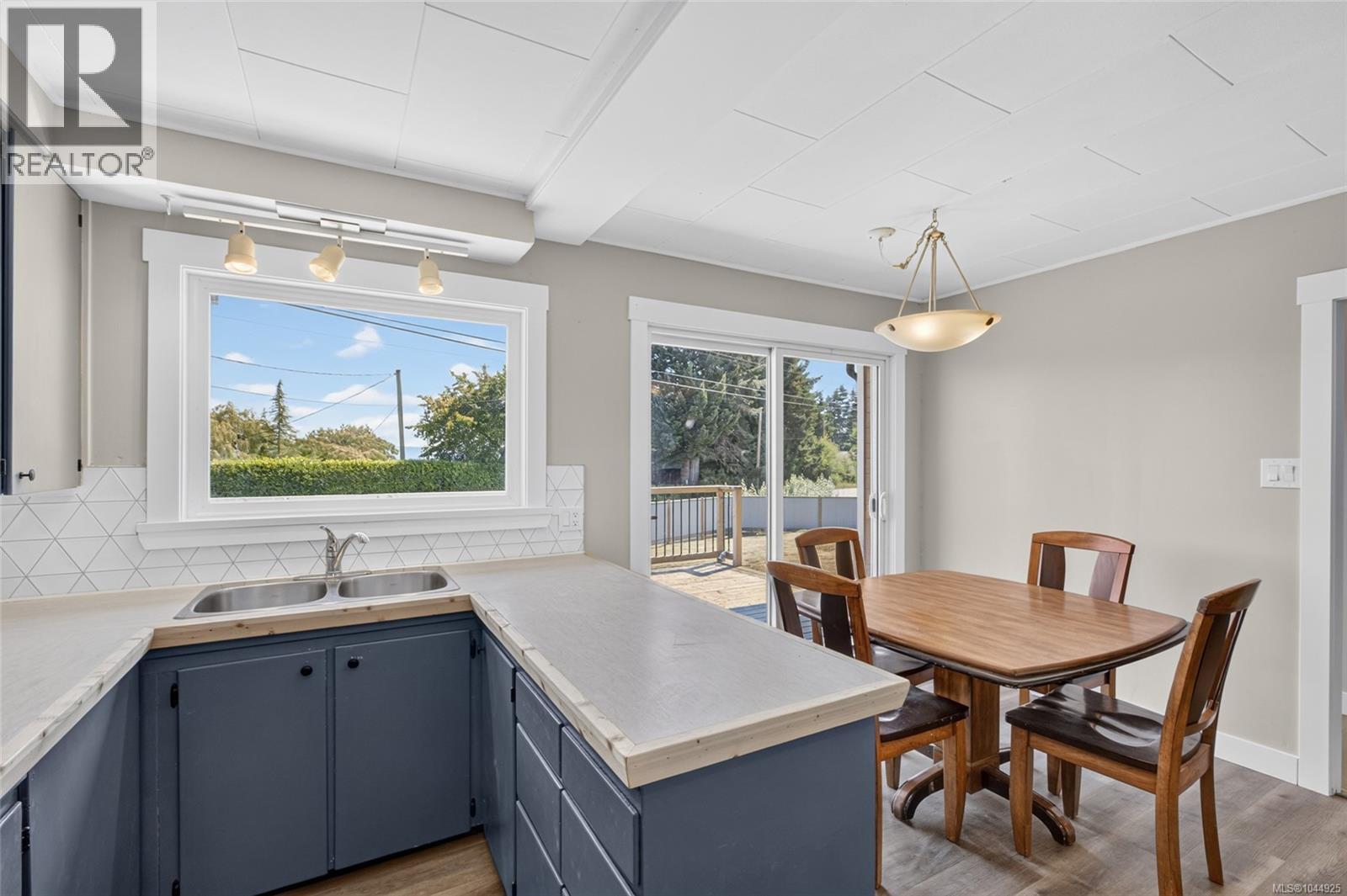 3584 Island Hwy - 32